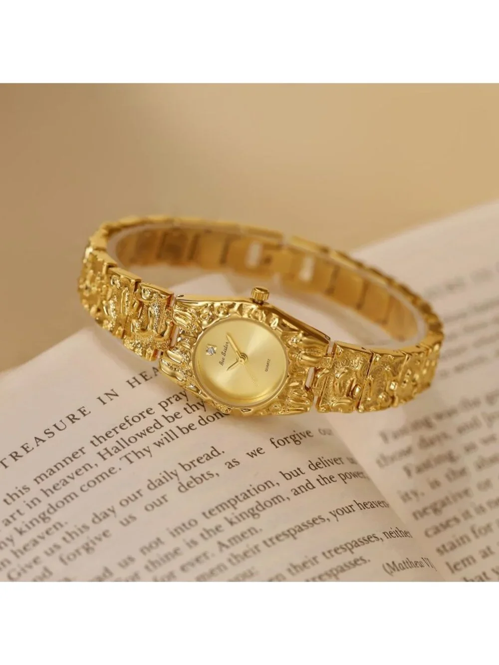 Women's Gold Luxurious Textured Jewelry Chain Minimalist Dial Quartz Wrist Watch